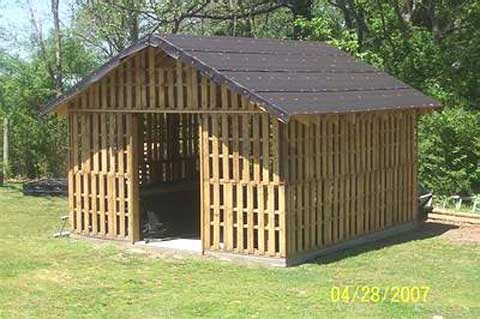 Wooden pallet structure